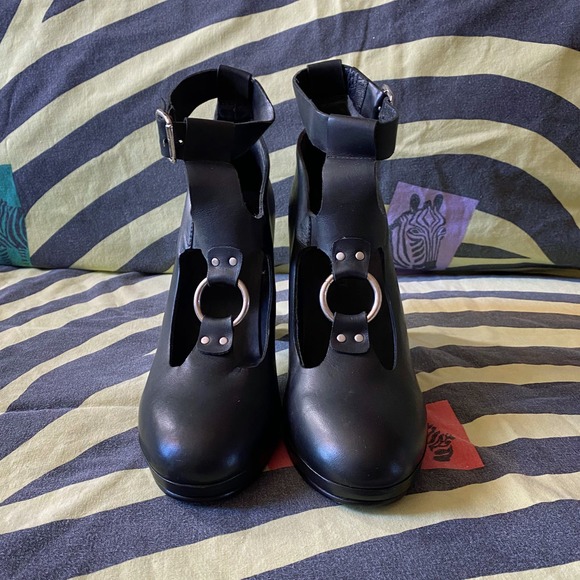 Rachel Comey Black T-strap Heels with Metal Ring Detail size 7.5 - Picture 5 of 9